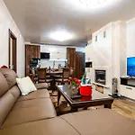 Luxe Grand Monastery In Apartment